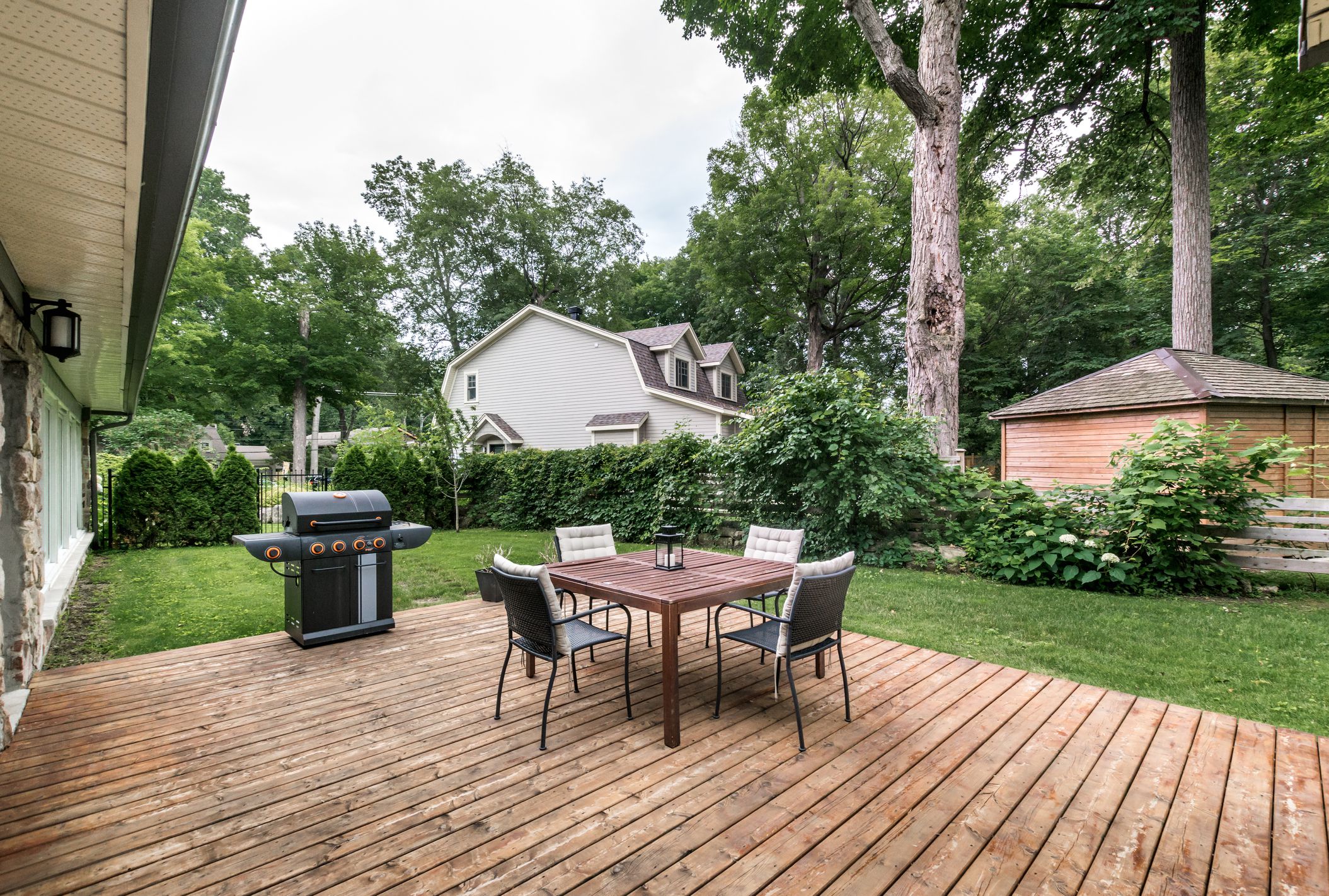 10 Beautiful, Easy DIY Backyard Decks