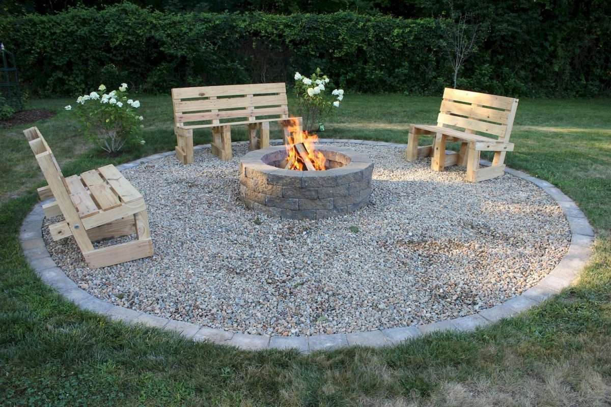12 Easy and Cheap Fire Pit and Backyard Landscaping Ideas