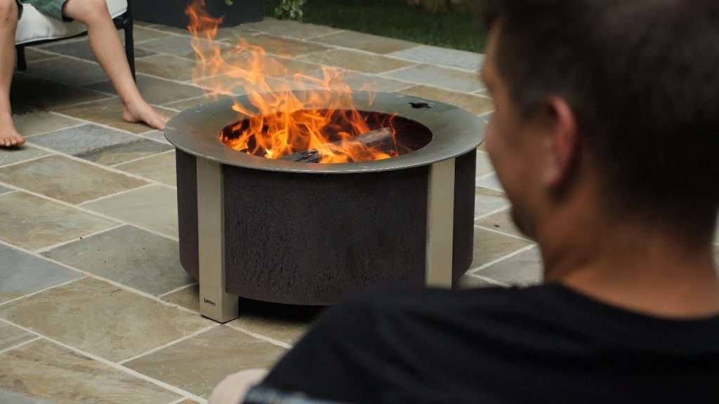 How does a smokeless fire pit work?