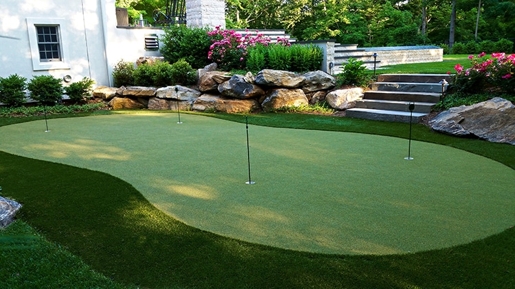 How Much Does it Cost to Build a Putting Green in Your Backyard?