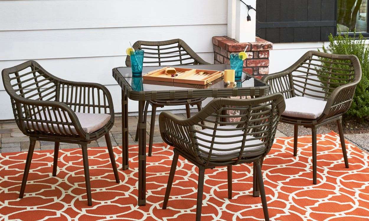 How to Choose Patio Furniture for Small Spaces