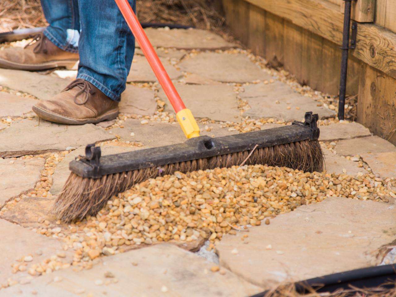 How to Lay a Flagstone Pathway