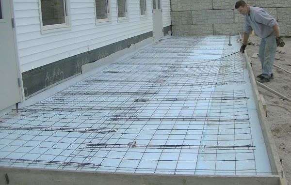 How To Pour And Finish A Concrete Patio Slab (My Pro Tips)