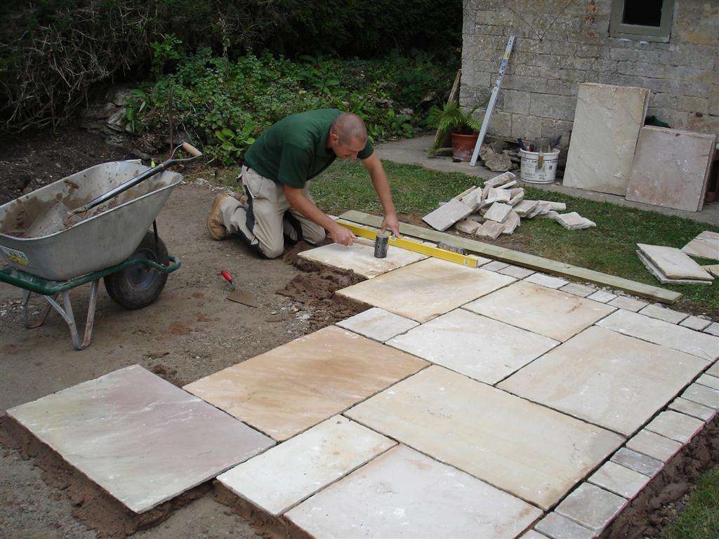 Landscaping for Dummies: How to lay a Stone Patio